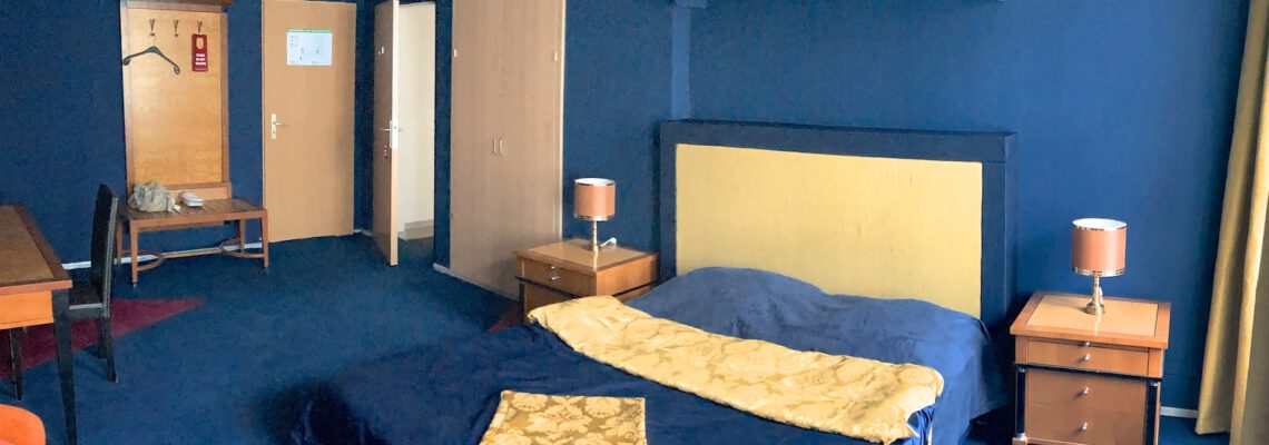 Film Location - Blaues Hotelzimmer