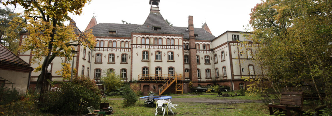 Außenansicht der ehemaligen Polizeischule Biesenthal